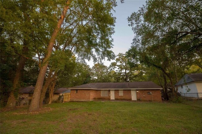 Building Photo - 3318 Kentwood Dr