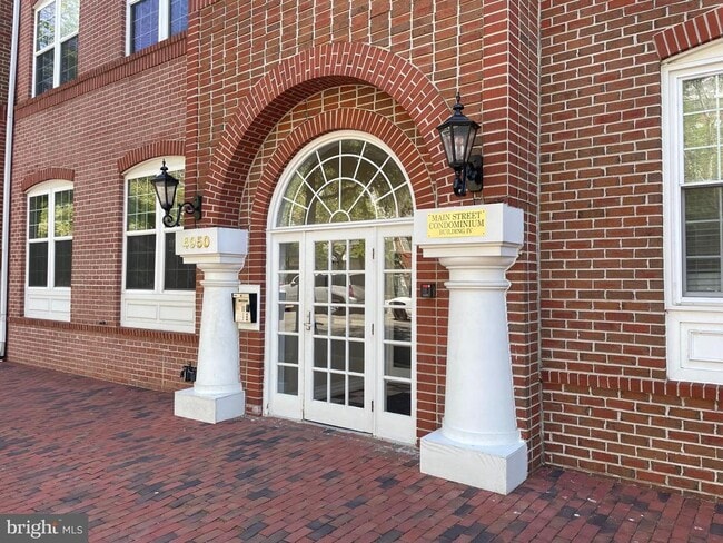 Building Photo - 4950 Brenman Park Dr