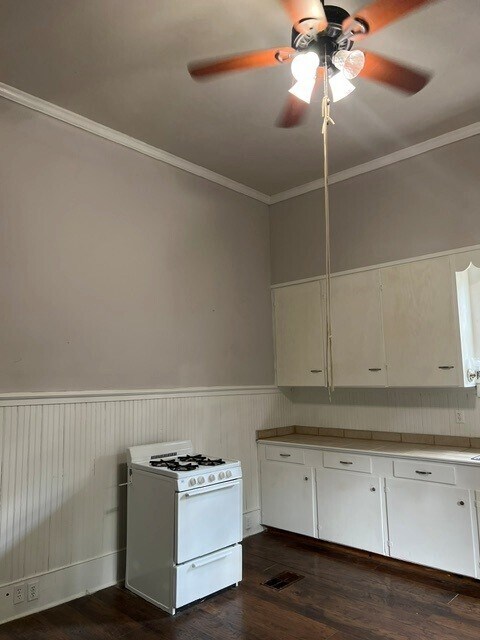 Building Photo - 308 S Jackson St