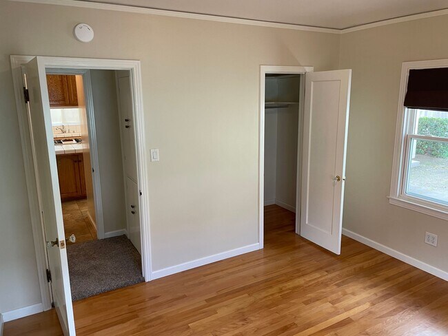 Building Photo - East Sacramento Single Family Home