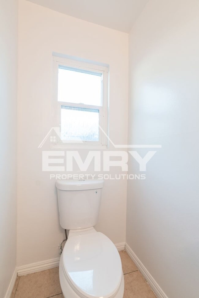 Building Photo - 3848 W 105th St