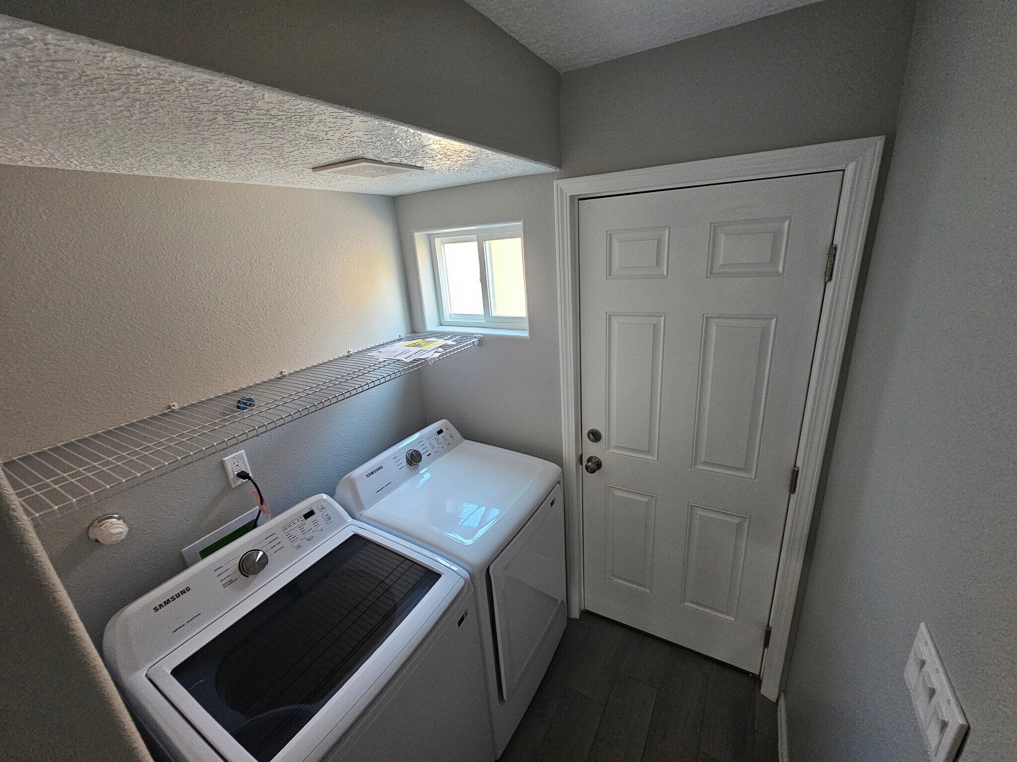 Building Photo - 317 Princeton Dr SE