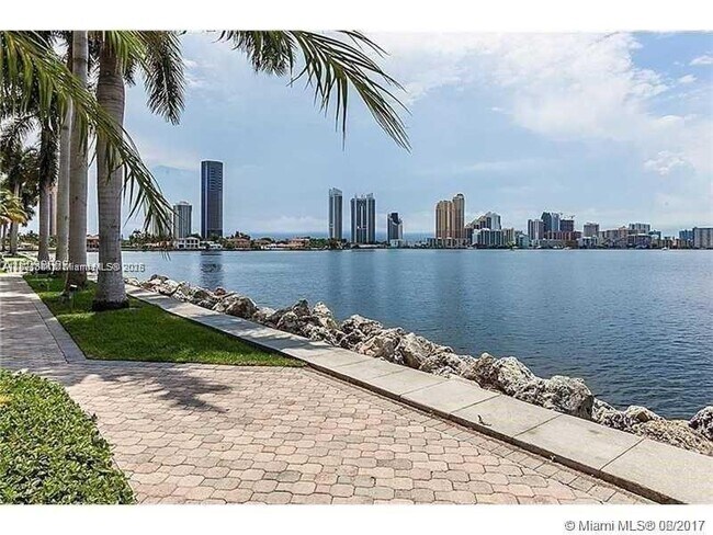 Building Photo - 3600 Mystic Pointe Dr