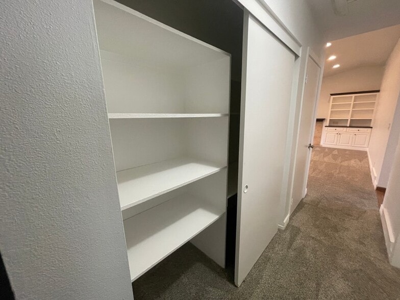 Building Photo - 1442 E Sandy Hills Dr