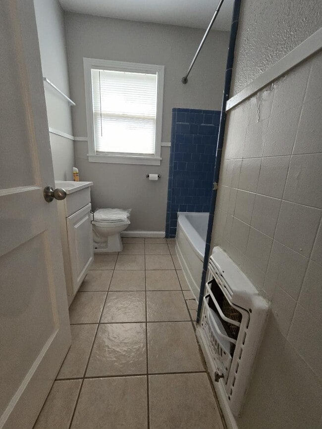 Building Photo - 1339 W Hollywood Ave