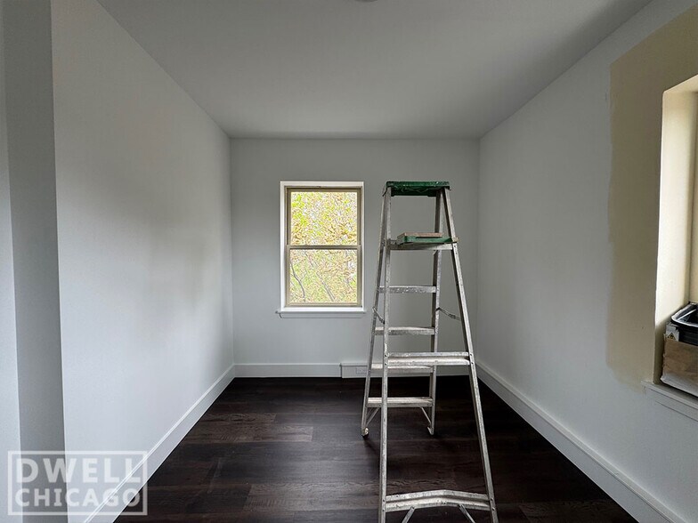 Building Photo - 1555 W Hollywood Ave