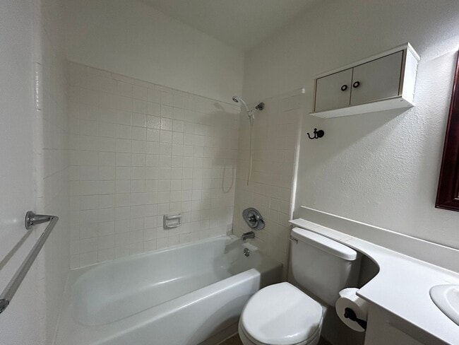 Building Photo - Lovely 3-Bedroom, 2-Bath Home with Spacious Backyard