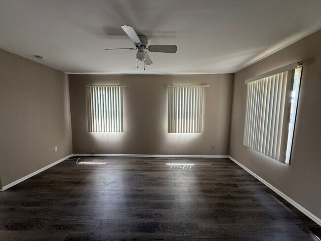 Building Photo - R06-028-MF