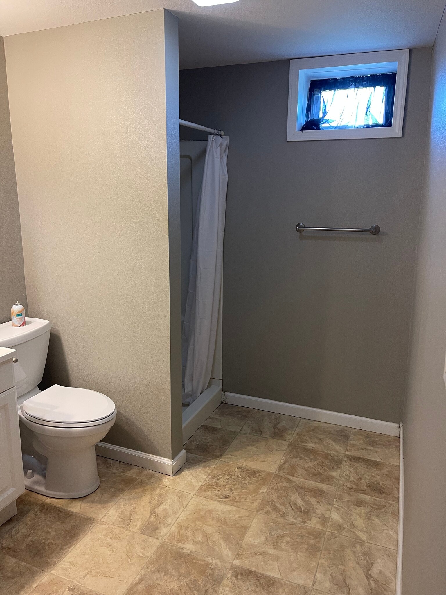 Bathroom - 332 W 5th St