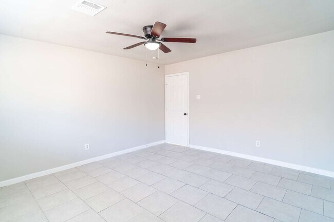 Building Photo - 11623 Rowan Ln