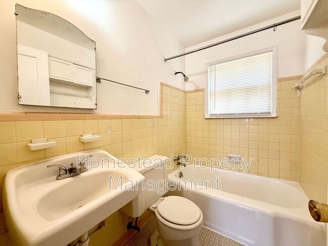 Building Photo - 532 E Indian Dr