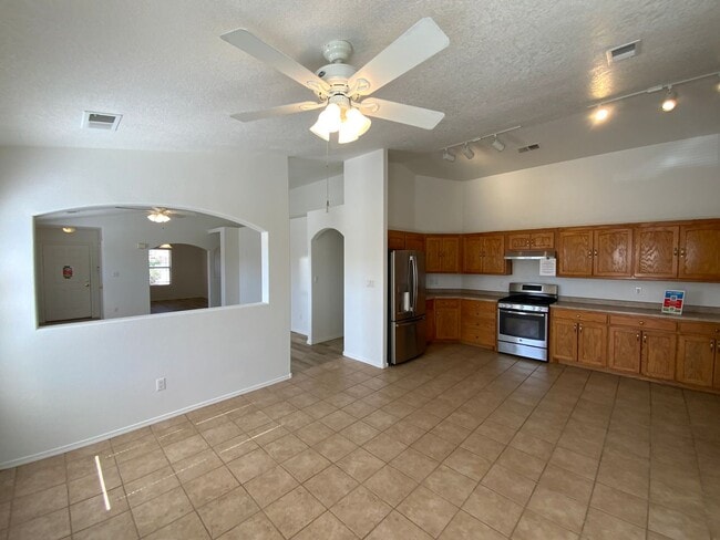 Building Photo - 3 Bedroom Single Story Home Available Near...