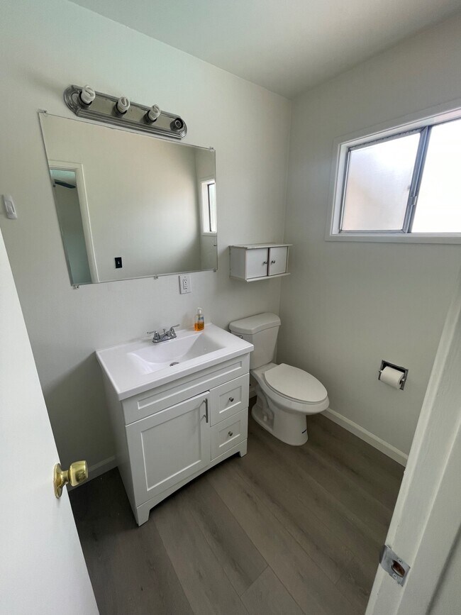 Building Photo - 8809 Valjean Ave