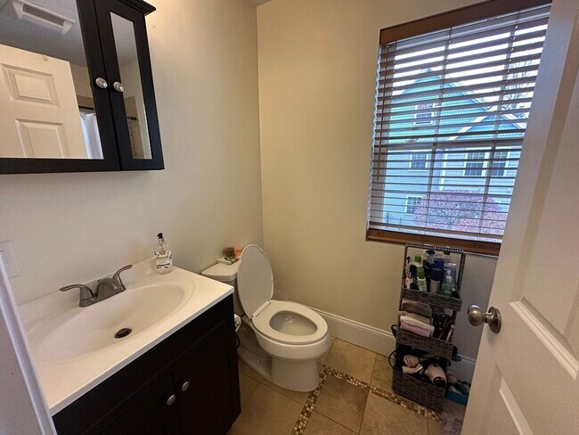 Building Photo - 8 Grant St
