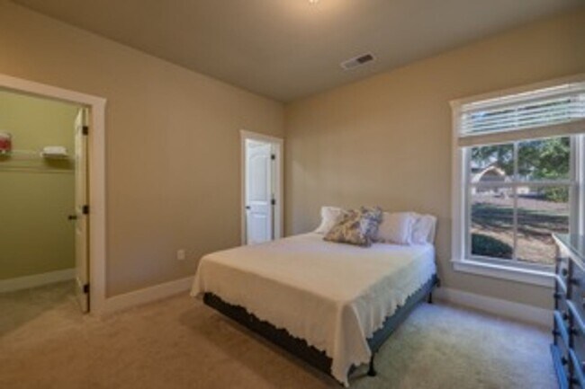 Building Photo - 101 West Ln