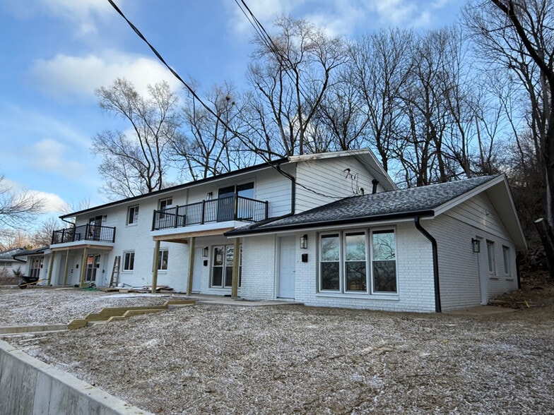 Building Photo - 730 E Shore Dr