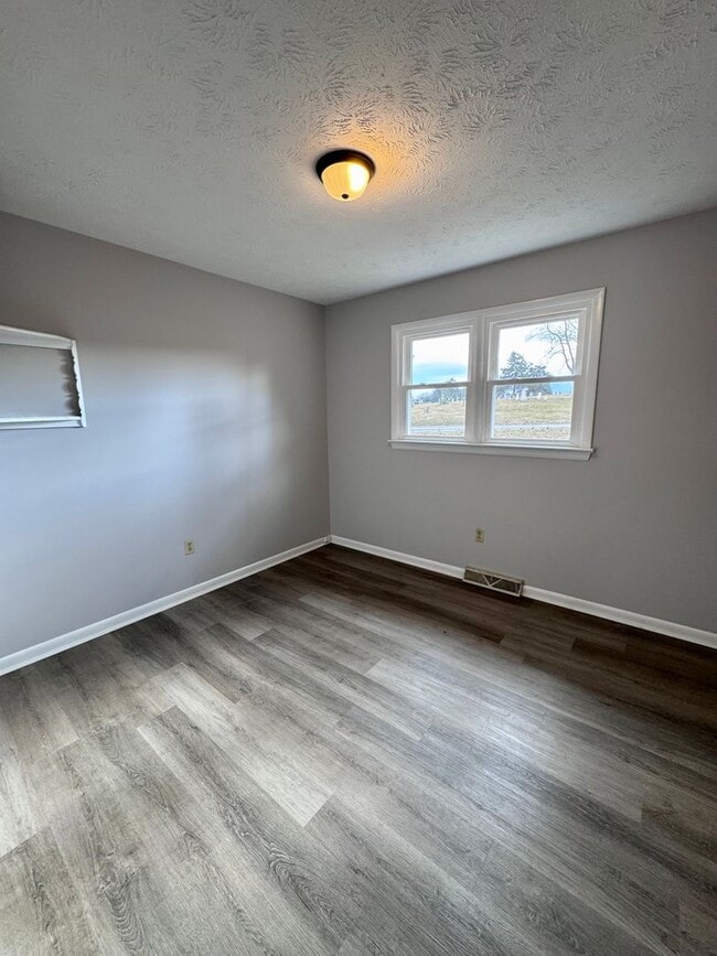 Building Photo - Duplex for Rent in Dayton