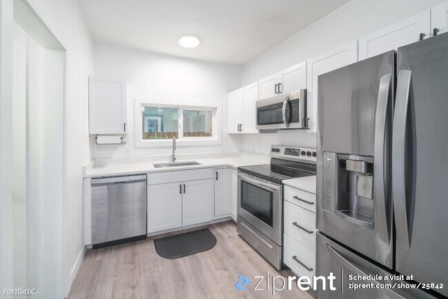 Building Photo - 2 br, 1 bath House - 828 Southeast Cedar S...