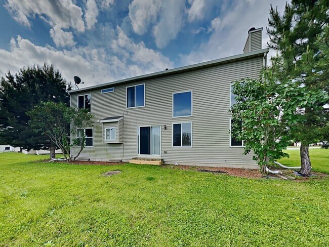 Building Photo - 6223 Pond View Dr