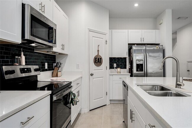 Building Photo - 10348 Oakside Dr