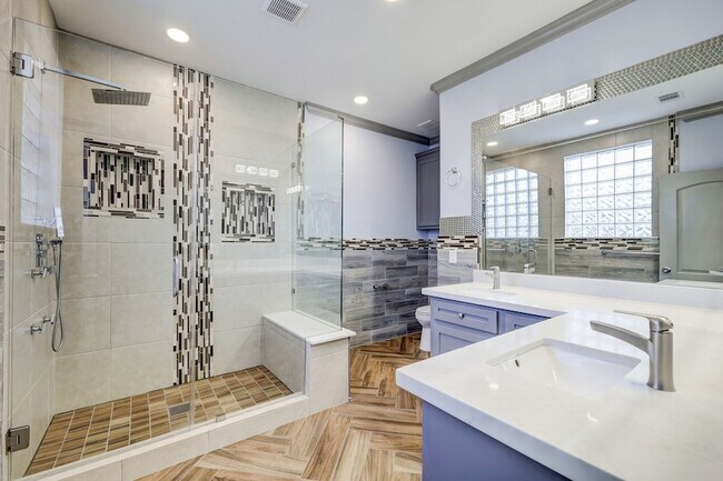 Building Photo - 12903 Figaro Dr