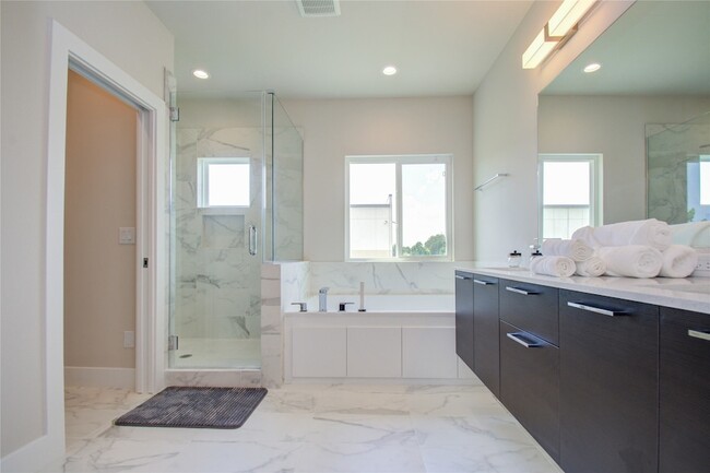 Building Photo - 4914 Noble St