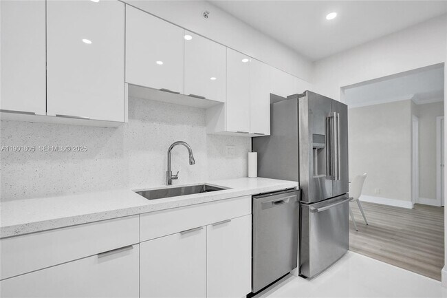 Building Photo - 2501 S Ocean Dr