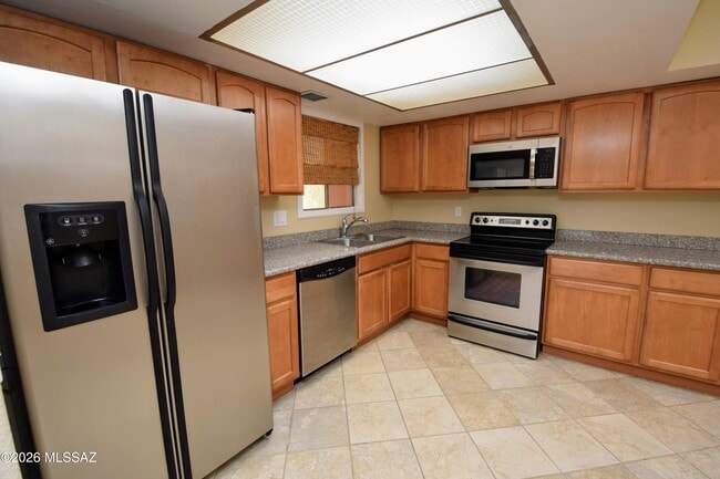 Building Photo - 814 N Crescent Ln