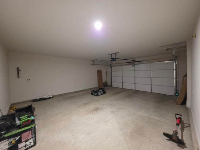 Building Photo - 3360 Rustic Dr