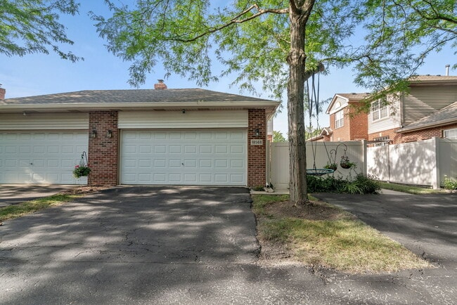 Building Photo - 18568 W Point Dr