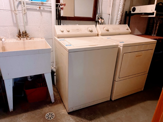 Building Photo - 1541 W 33rd St