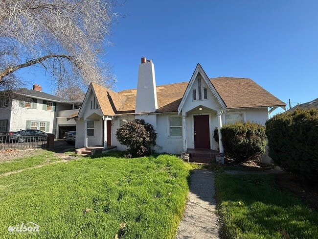 Building Photo - 211 S 16th Ave