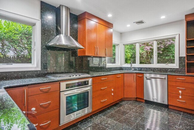 Building Photo - 44 Sandy Hollow Rd