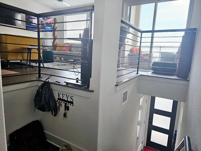 modern open walkup - 2050 Lohmans Spur Rd