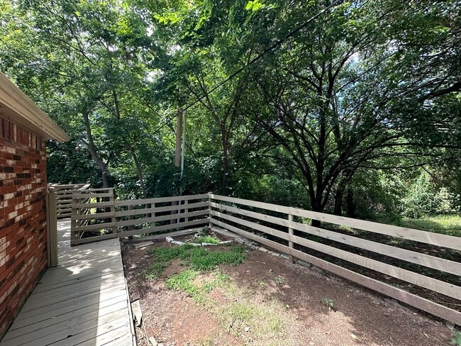 Building Photo - 525 Ridgecrest Rd