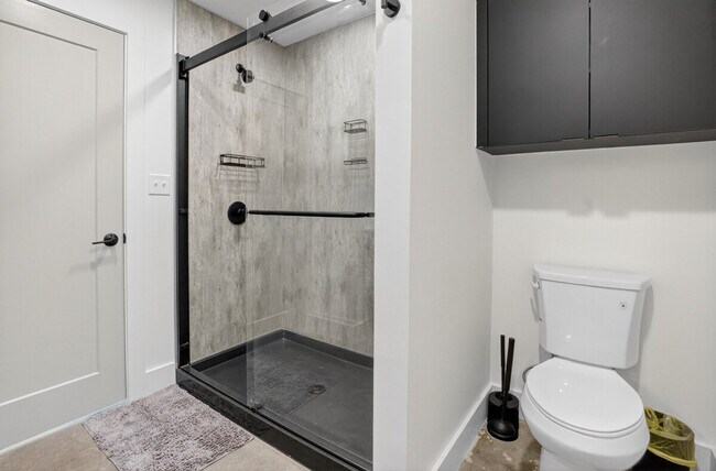 Building Photo - 100 W 5th St