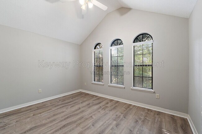 Building Photo - 2919 Pointewest Dr