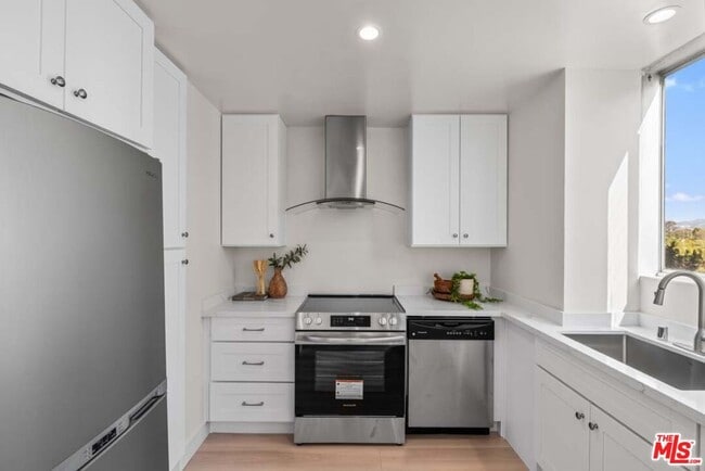 Building Photo - 10747 Wilshire Blvd