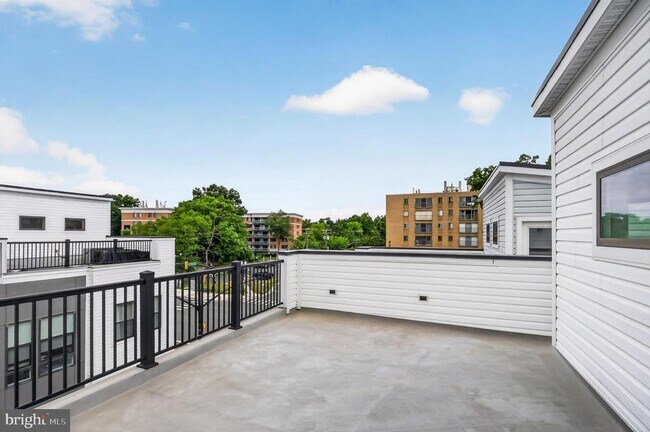 Building Photo - 1013 S Taylor Ct