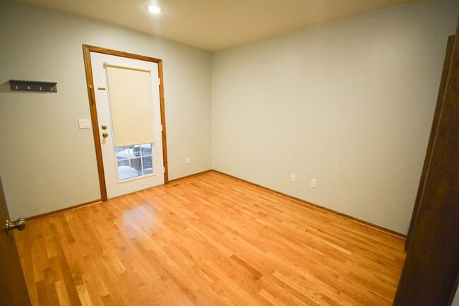 Building Photo - Charming 3-Bedroom Home FOr Rent with Sunroom, Fenced Backyard & Attached Garage