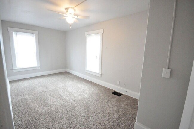 Building Photo - 24 E Blake Ave