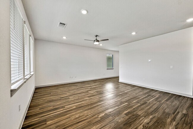 Building Photo - Spacious & Stylish Living in Liberty Hill