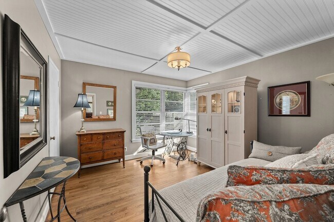 Building Photo - 201 Brookfield Ave