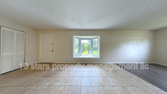 Building Photo - 31211 Stoney Brook Dr