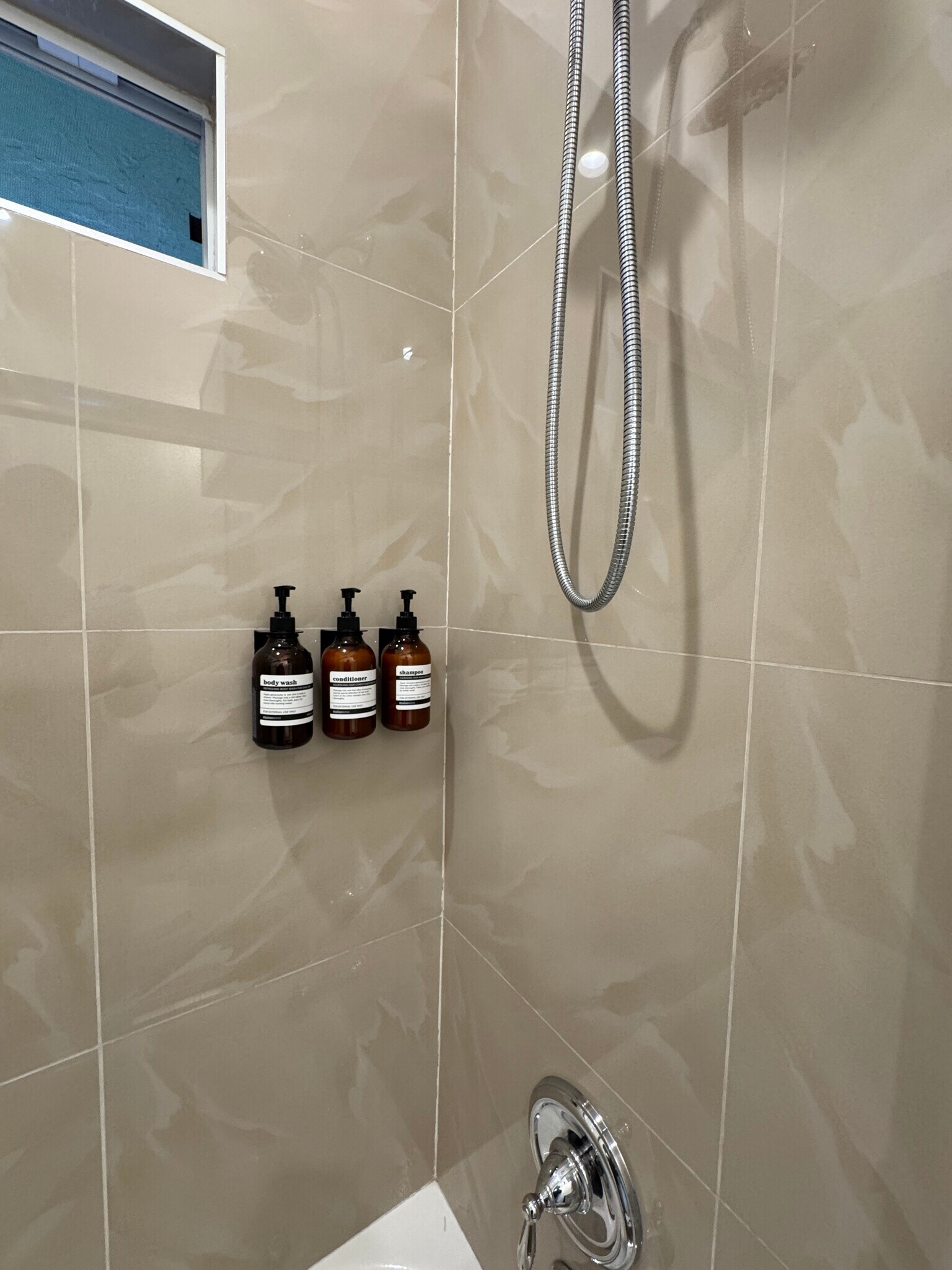 Building Photo - 1416 S Crest Dr