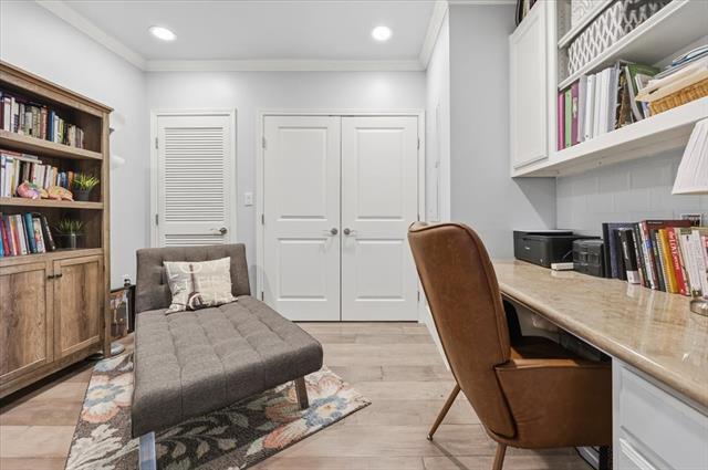 Building Photo - 500 Throckmorton St