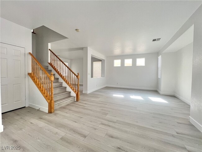 Building Photo - 8352 Crown Peak Ave