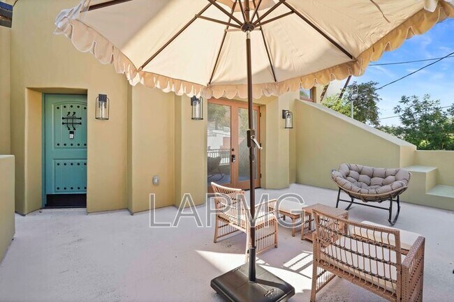 Building Photo - 9842 Portola Dr