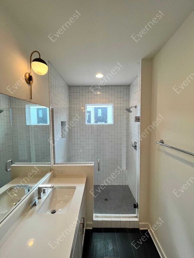 Building Photo - 4-Bedroom Home with Modern Comforts in a P...