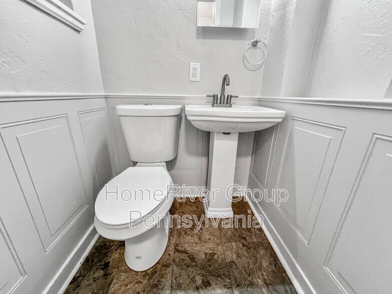 Building Photo - 1066 Elwell St